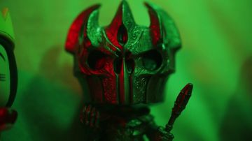 La figurine Funko Pop Sauron dans la vidéo YouTube Les Vengeurs du Salon ! de LinksTheSun
