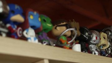 La figurine Funko Pop Black Panther dans la vidéo YouTube "Les Vengeurs du Salon !" de LinksTheSun