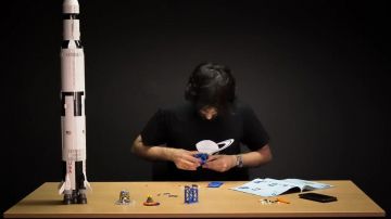 El modelo Lego Saturn V de LinkstheSun visto en su video de youtube "El petardo más grande del mundo"