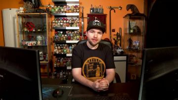 La figurine FunKo Pop! Bouftou (SOS Fantomes) de LinksTheSun dans sa video youtube "Polisse - 50/50"