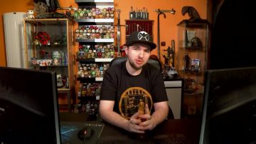 La figurine Funko Pop Dobby dans la vidéo YouTube Polisse - 50/50 (critique) de LinksTheSun