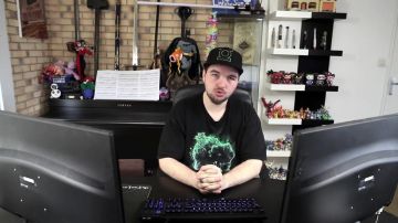 The figurine Funko Pop Goku in the YouTube video Is that you love me - Maître Gims (critique) of LinksTheSun