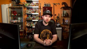 La figura funko pop jabba The Hutt en el video de YouTube Polisse - 50/50 (revisión) de LinksTheSun
