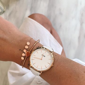 The bracelet chain is hexagonal Caroline Receveur on Instagram