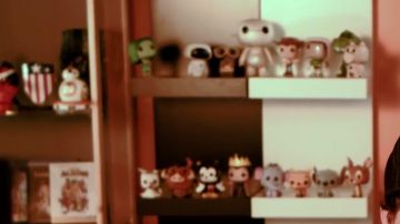 El Funko Pop! Disney Mickey Mousse en el video de YouTube ¡Los Vengadores del Salón! por LinksTheSun