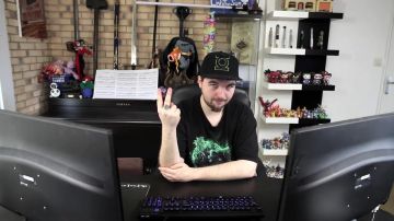 The stuffed Pokemon in the YouTube video Is that you love me - Maître Gims (critique) of LinksTheSun