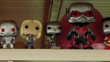 ¡La figura de FunKo POP Marvel - Silver Surfer en el video de YouTube The Avengers of the Show! por LinksTheSun