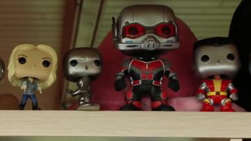 El Funko Pop! Civil War - Capitán América 3: Giant-Man en el video de YouTube ¡Los Vengadores del Salón! por LinksTheSun