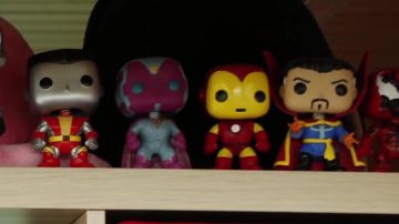 El Funko Pop! Marvel Doctor Strange Classic en el video de YouTube ¡Los Vengadores del Salón! por LinksTheSun