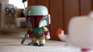 El Pop! Star Wars Boba Fett en el video de YouTube ¡Los Vengadores del Salón! por LinksTheSun