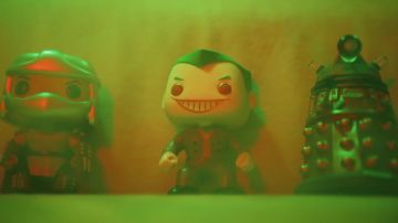 El Funko Pop! El Joker (DC Comics) visto en los enlacesTheSun video de youtube "Los Vengadores de la Sala de Estar"
