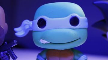 La figurine Funko Pop Tortues Ninja Leonardo dans la vidéo YouTube Les Vengeurs du Salon ! de LinksTheSun