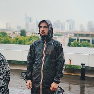 Le K-Way vert que Squeezie à Paris porte sur sa photo Instagram