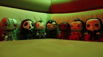 La figurine Funko POP Saw - Billy Vinyl Figure dans la vidéo YouTube Les Vengeurs du Salon ! de LinksTheSun