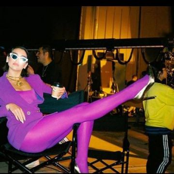 Les lunettes de soleil cat eyes blanches de Dua Lipa sur une photo Instagram