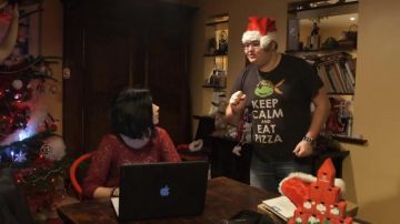 La camiseta verde de las Tortugas Ninja en el juego sobre el video de revisión - Vitaa feat. Gims Maestros de LinksTheSun