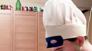 ¡La taza de Linterna Verde vista en Cooking a Ninja Turtle Pizza! por Linksthesun