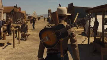 La guitarra de Samuel Alabaster (Robert Pattinson) en Damsel