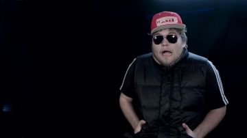 La casquette Wati B rouge dans la vidéo YouTube Bêtisier du Calendrier de l'Avent de LinksTheSun
