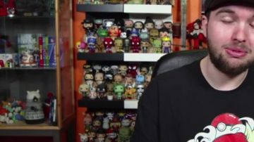 La Figura funko Pop Astérix La figura Funko Pop Obelix en el video de YouTube de Despacito - Luis Fonsi (reseña) de LinksTheSun