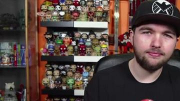 The Funko Pop Yoda Figurine The Funko Pop Obelix Figurine in the Despacito YouTube video - Luis Fonsi (reseña) de LinksTheSun