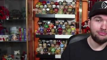 The Funko Pop McGonagall Figurine The Funko Pop Obelix Figurine in the Despacito YouTube video - Luis Fonsi (reseña) de LinksTheSun