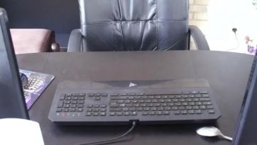 The keyboard Pro Gaming Razer in the YouTube video Madame Pavoshko - Black M (critique) of LinksTheSun