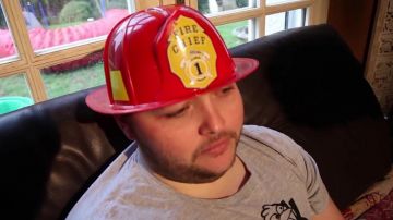 LinksTheSun's Children's Fireman's Helmet en YouTube Video Lifetime - The Fools (revisión)