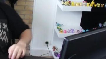 La figura de Pokémon Abra (Bandai) vista en No pero viste lo que estás escuchando 10 - Linksthesun blooper