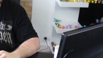 La figura de Pokémon Munna (Bandai) vista en No pero viste lo que estás escuchando 10 - Linksthesun Blooper