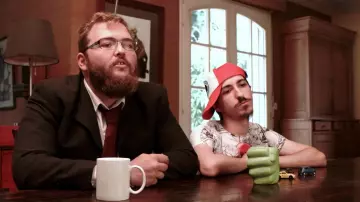 Le mug main de Hulk dans la video youtube Les Nouvelles Aventures d'Aladin de  LinksTheSun