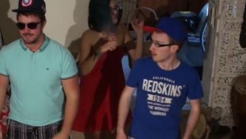 The t-shirt blue Redskins 1984 in the YouTube video Magic in the air - Magic System (critique) of LinksTheSun