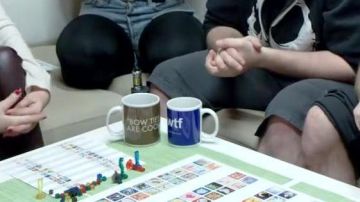 ¡La taza "Bow ties are cool" en el video de YouTube Family Concept Party! por LinksTheSun