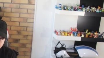 La figura de Pokémon Kaiminus vista en No pero viste lo que estás escuchando 11 - Linksthesun Blooper