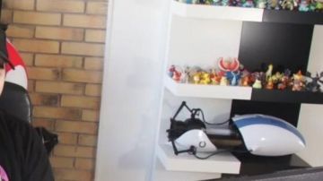 The figurine Pokemon Reshiram view in No, but have you seen what you listen to 11 - gag reel of Linksthesun