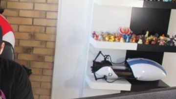 La figura de Pokémon Zekrom vista en No pero viste lo que estás escuchando 11 - Linksthesun Blooper