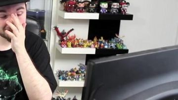 La figura de Pokemon Xerneas (Takaratomy) vista en No pero viste lo que estás escuchando 14 - Linksthesun Blooper