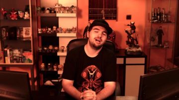 La figura pop funky Pumbaa en el video de youtube The New Adventures of Aladdin por LinksTheSun