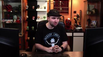 La figura de Funko Pop TMNT Leonardo en el video de NMT youTube sobre "el momento en que metió la pata" - LinksTheSun blooper
