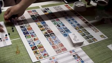 El concepto de juego de mesa visto en el video de youtube ¡Parte de Concept with family! por LinksTheSun