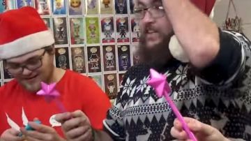 La Salière et poivrière Baguette magique Salt & Magic dans la vidéo youtube On ouvre vos cadeaux ! de  LinksTheSun