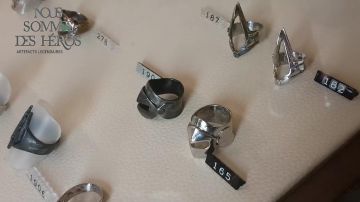 El Anillo de Assassin's Creed "Yo soy el silencio" Galaxium visto en "Vlog - LinksTheSun at Geek Faëries 2017"