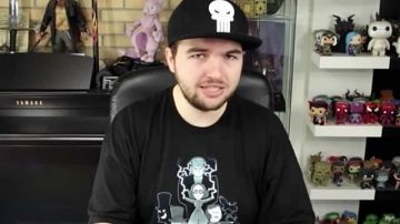 La figura funko pop vision de Linksthesun en su video "No but you saw what you listen to"