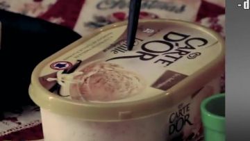 La Glace Carte d'Or à la vanille dans la vidéo YouTube On cuisine de la Bièraubeurre de Harry Potter ! de LinksTheSun