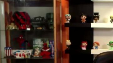 La figurine Funko Pop Ariel La Petite Sirène (Disney) vue dans la vidéo "Chansons françaises : le moment où ça a merdé"