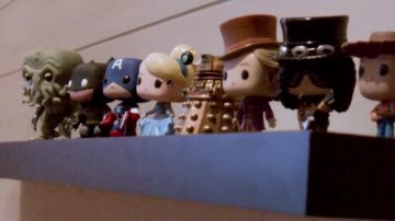 La figura del Funko Pop de Willy Wonka (Charlie y la fábrica de chocolate) en el video "French songs: the moment when it screwed up" de Linksthesun