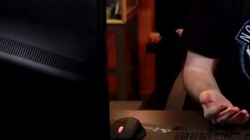 La figura funko pop de Nemo en el video "French songs: the moment it screwed up" de Linksthesun