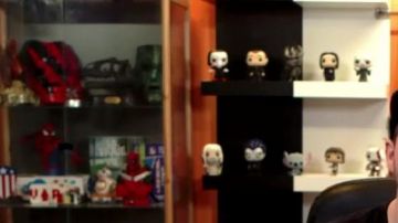 La figura funko pop de Kratos en el video "French Songs: The Moment It Screwed Up" de Linksthesun