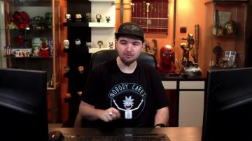 La figura Funko Pop de Stitch (Lilo & Stitch) en el video "French songs: the moment when it screwed up" de Linksthesun