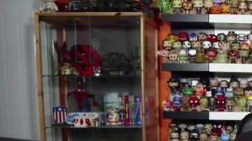 El CD de Biglflo y Oli "True Life" visto en el video "Despacito - Luis Fonsi" de Linksthesun